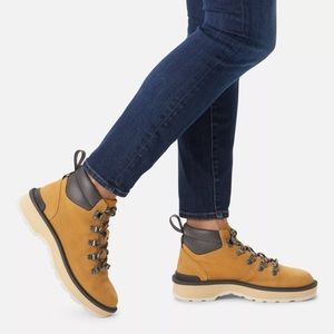 SOREL Women's Hi-Line Hiker Boot. 9.5 New in Box